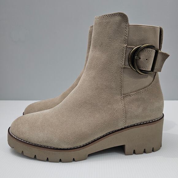 NEW Blondo Dakota Ankle Bootie Womens 10 Sand Suede Moto Waterproof Lug Sole - Picture 1 of 15
